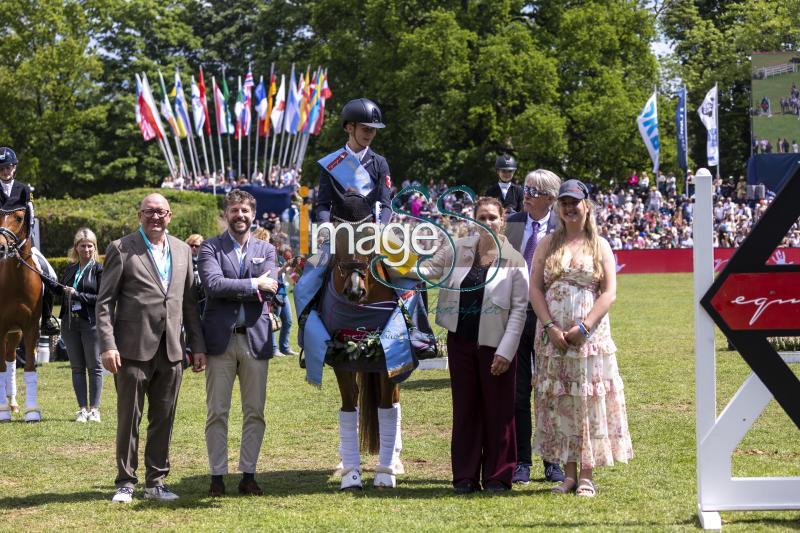 dressage PrizeGiving_Hamburg_20240512_SS350475.jpg